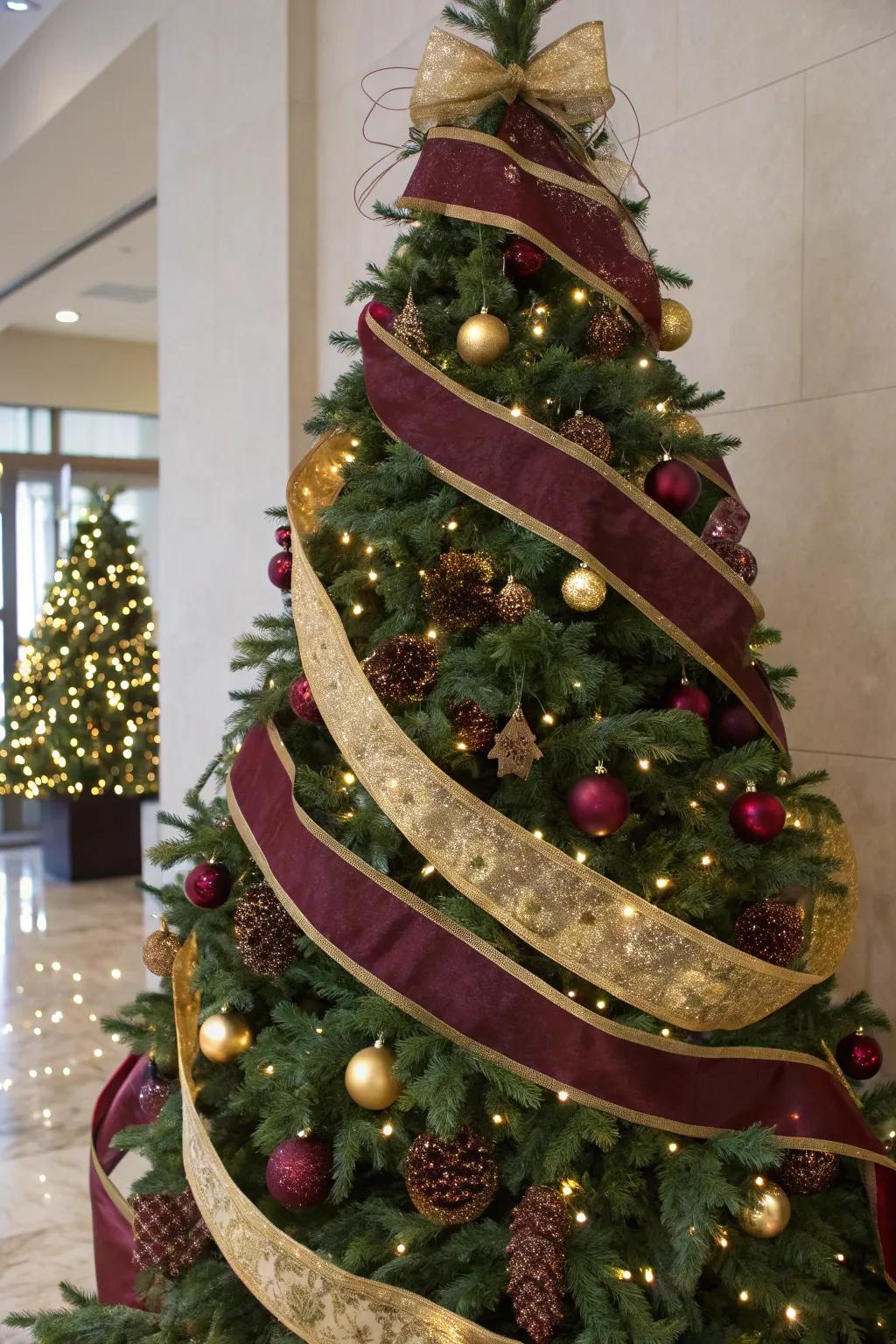 A stunning band appends texture and depth to the tree.