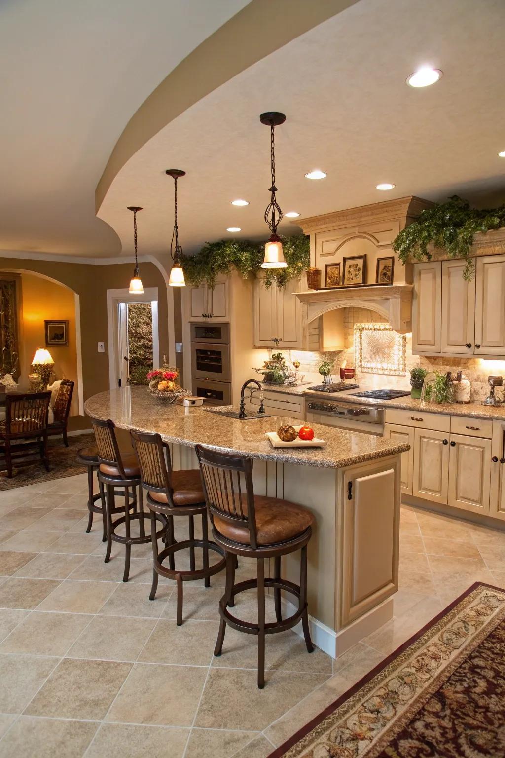 A G-shaped peninsula for a cozy and functional kitchen.