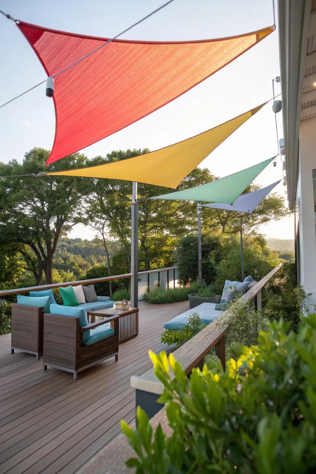 Shade sails give a modern touch to your deck.