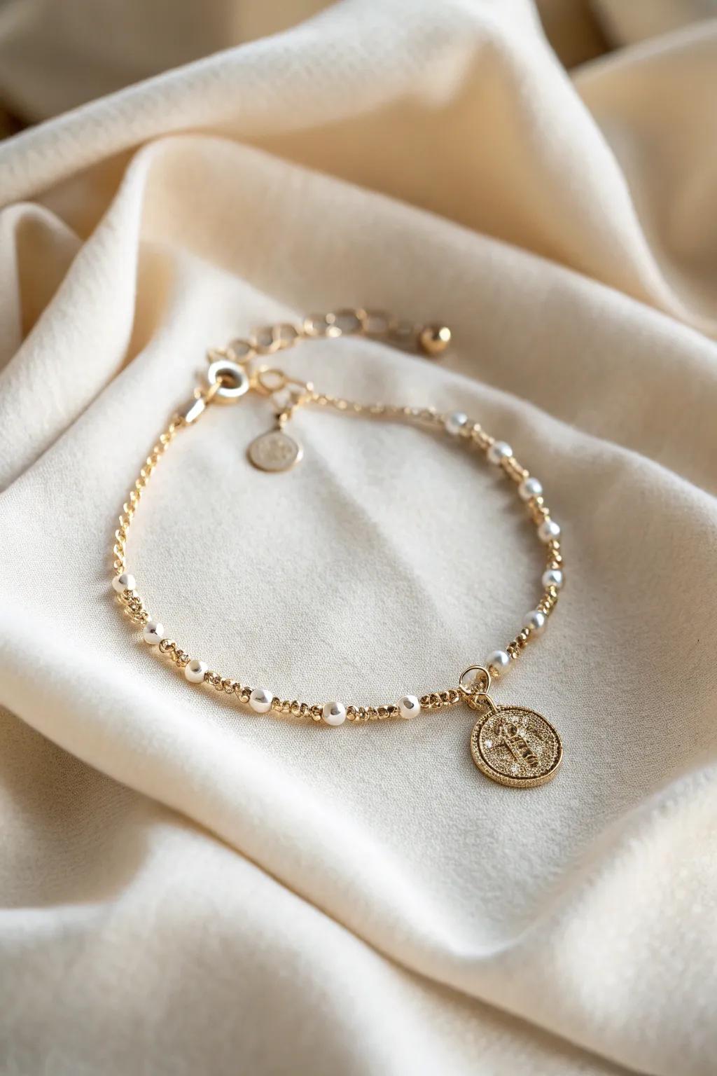 A charming bracelet that conveys elegance and thoughtfulness.