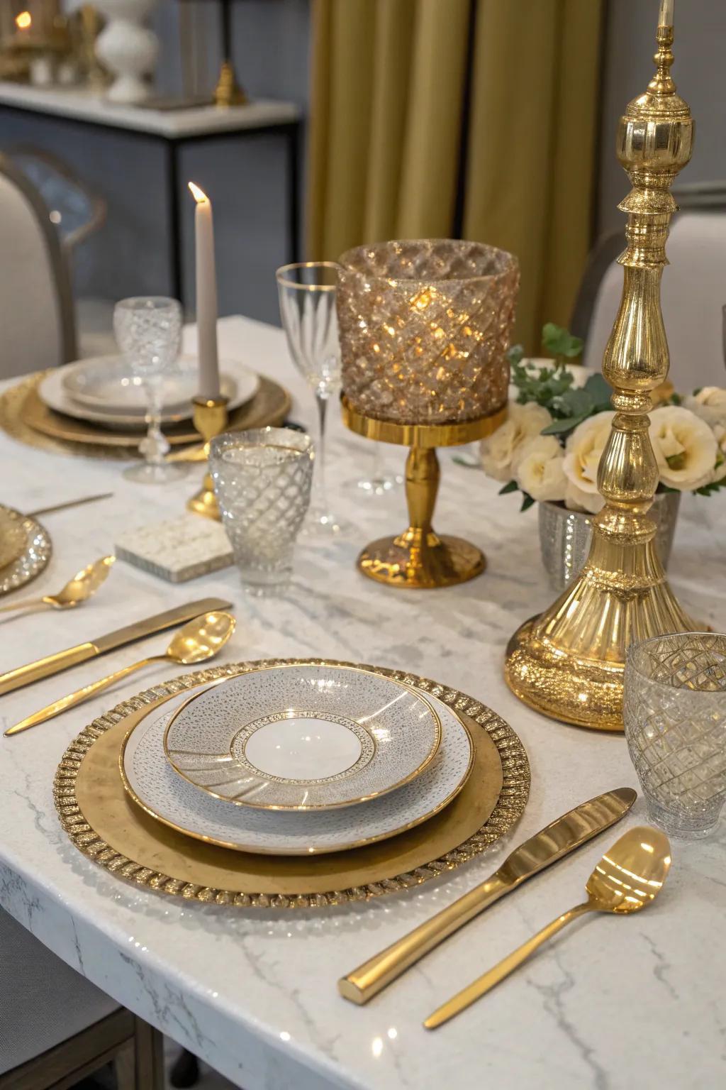 Metallic accents bring a touch of luxury to your birthday party.